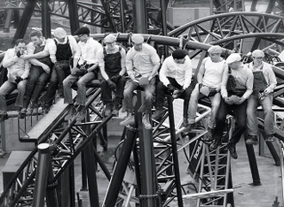 Illustration for article titled Roller Coaster Workers Recreate an Iconic 1932 Photo